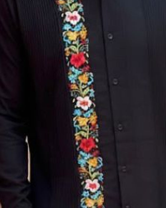 Guayabera “Colibrí negro”