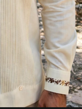 Guayabera “Flores Café”