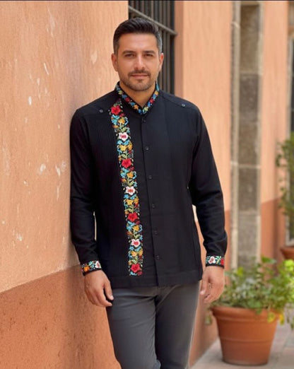 Guayabera “Colibrí negro”
