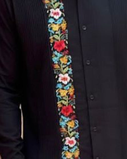Guayabera “Colibrí negro”