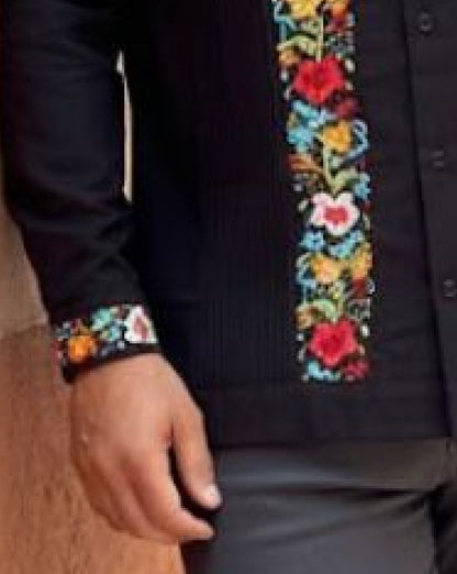 Guayabera “Colibrí negro”